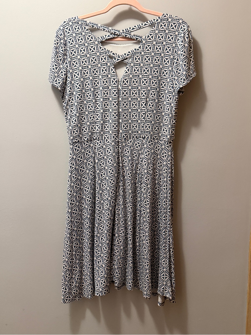 LOFT Soft Cornflower & White Geometric Fit-and-Flare Dress Criss-Cross Sz 6